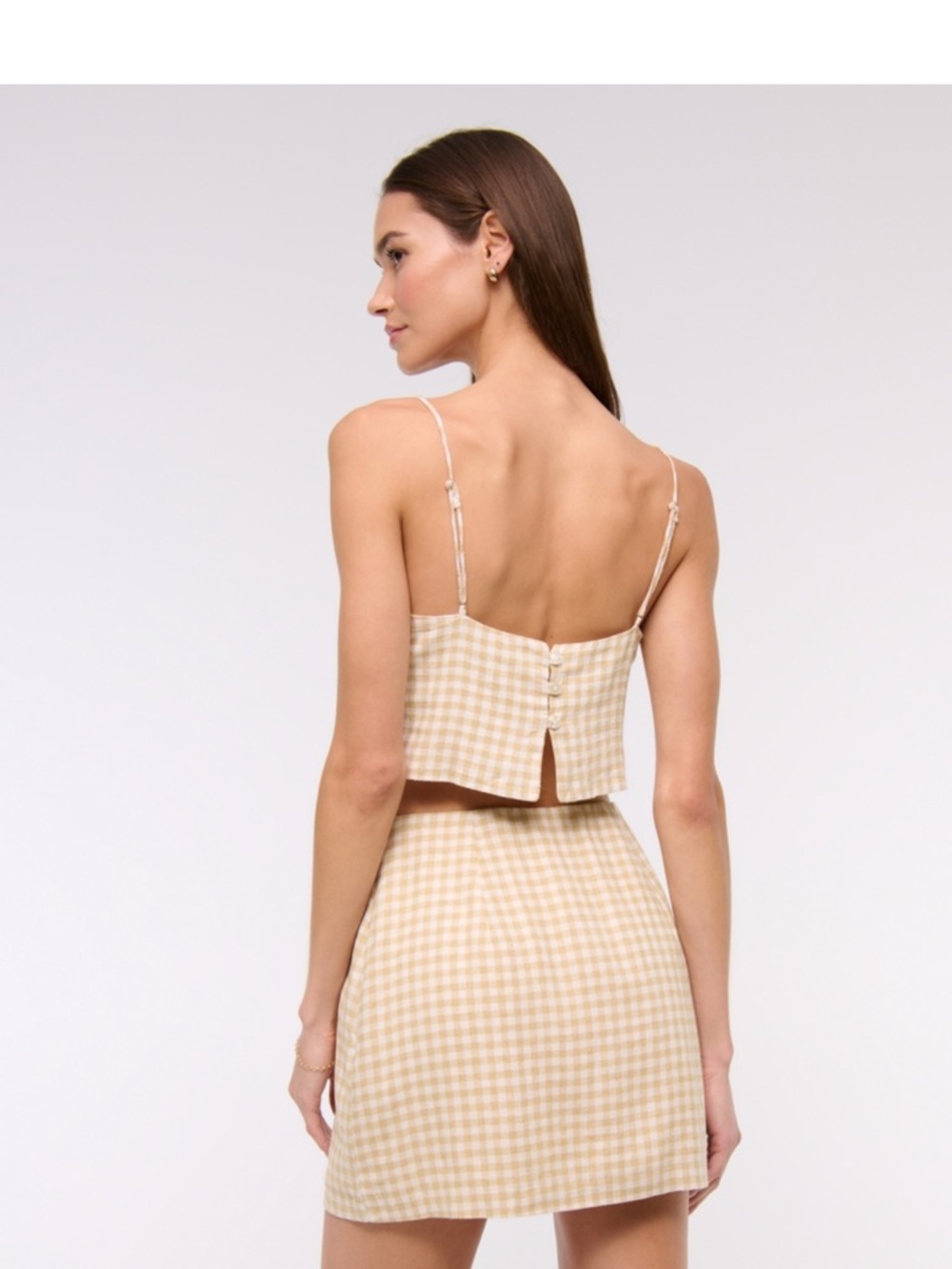 The A&F Scarlett Curve Love Linen-Blend Mini Skort in Brown Gingham - Picture 4 of 5